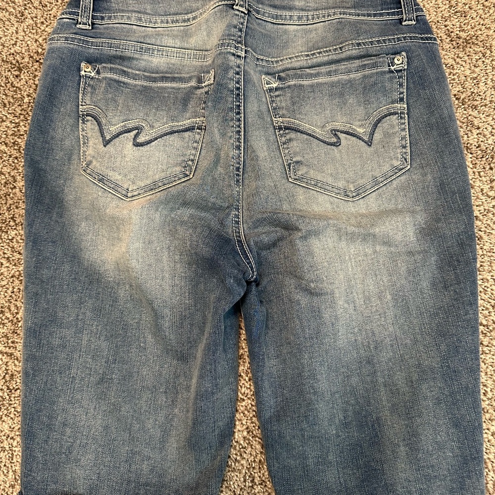 Bermuda Shorts - Picture 2 of 3